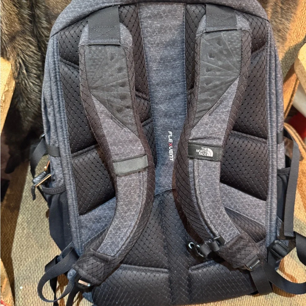 The North Face Black Backpack Rose Gold‎